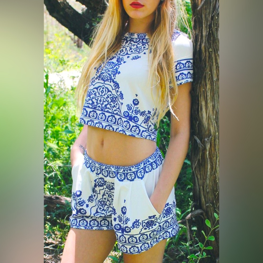 Paisley crop top and shorts set. Size small. I originally purchased from Amazon.